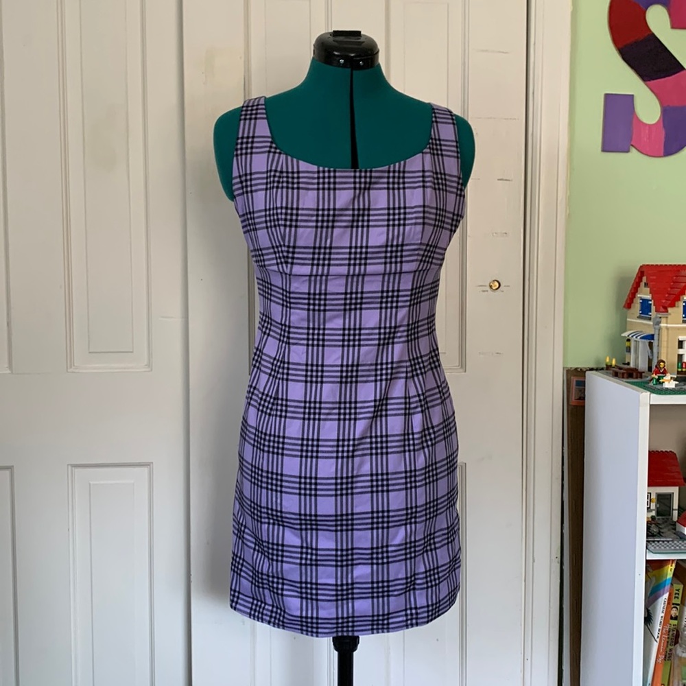 Empyre, Small and purple with black
